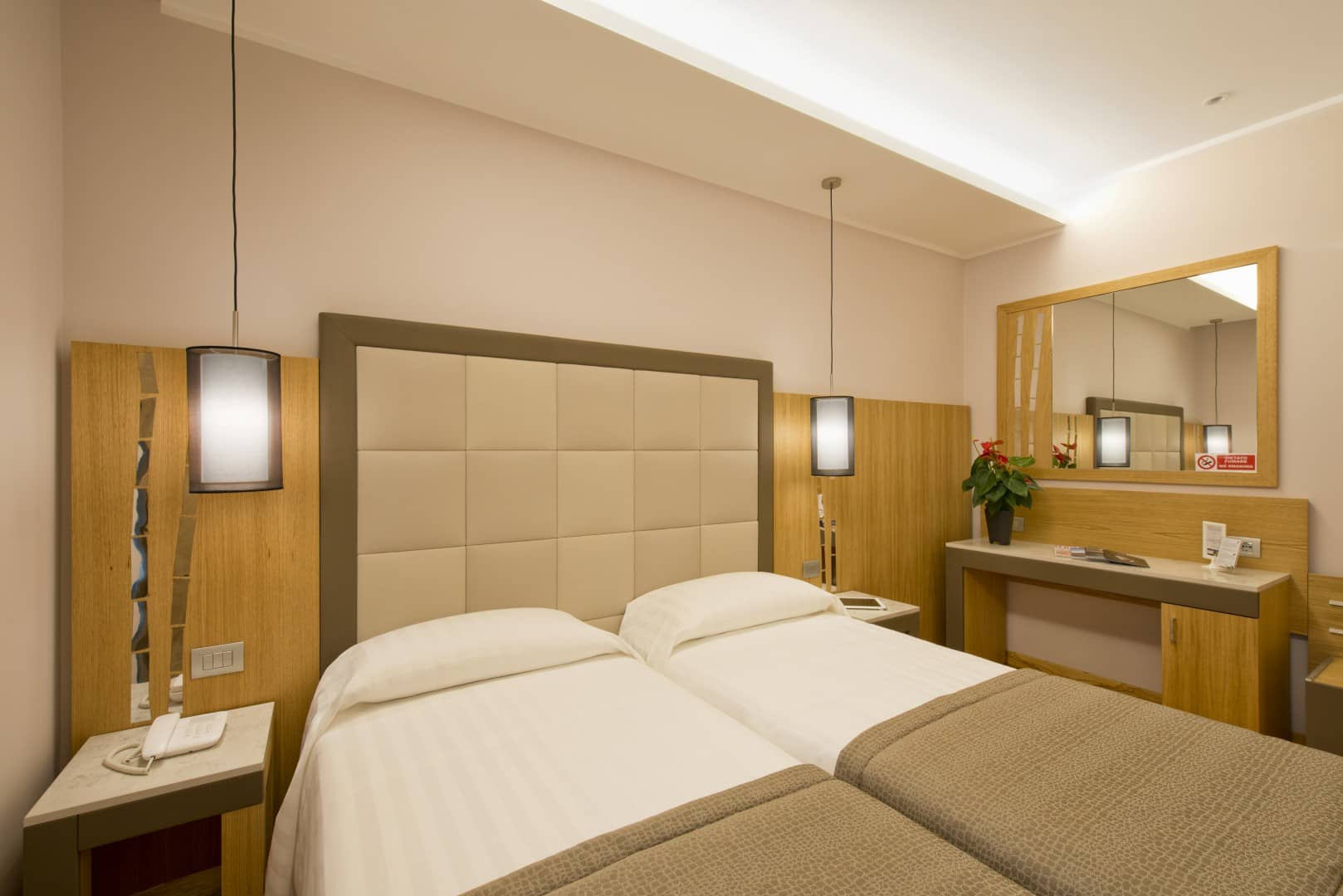 Deluxe Double Room Hotel Giolli Nazionale Rome12