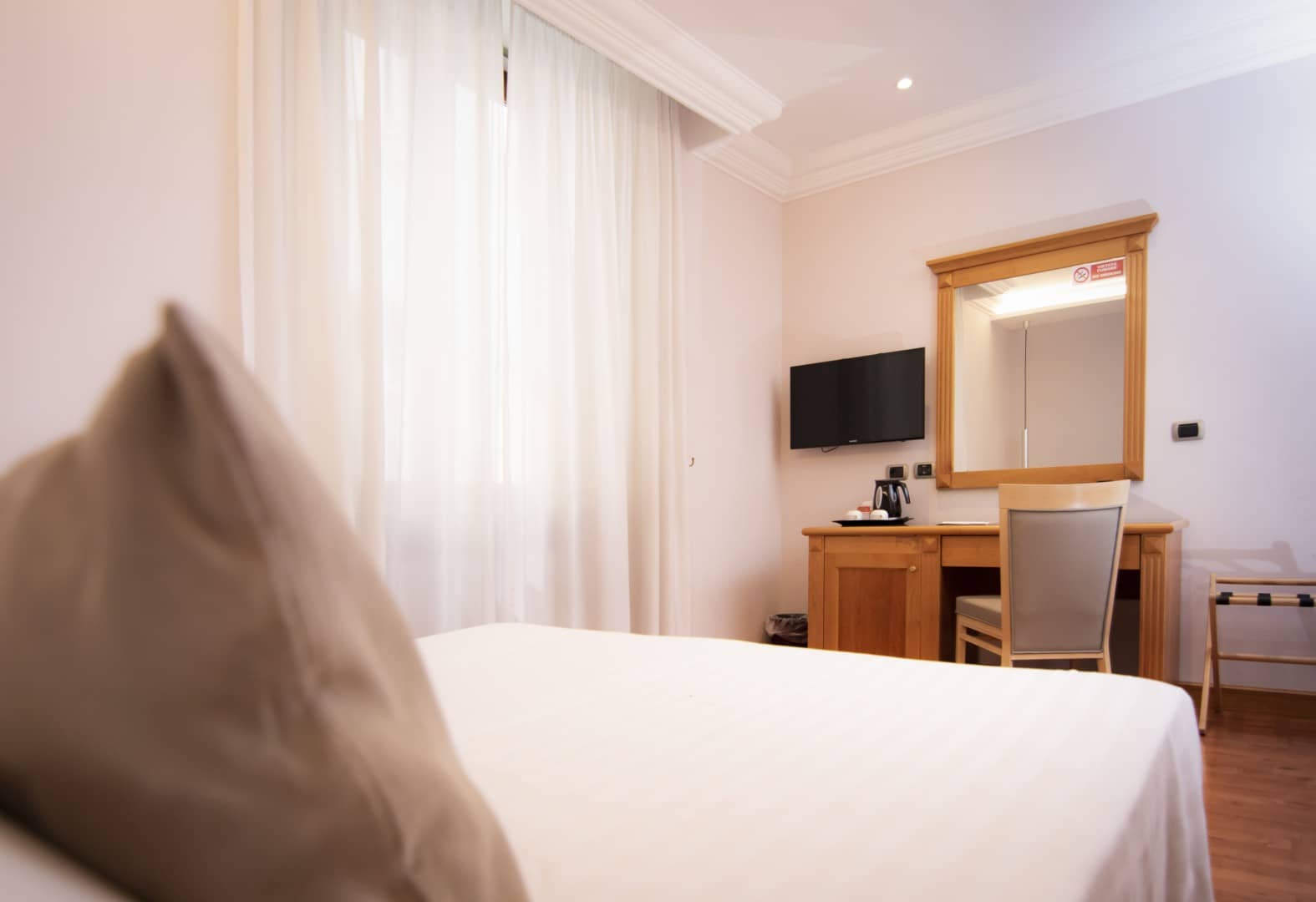 Standard Double Room Hotel Giolli Nazionale Rome6