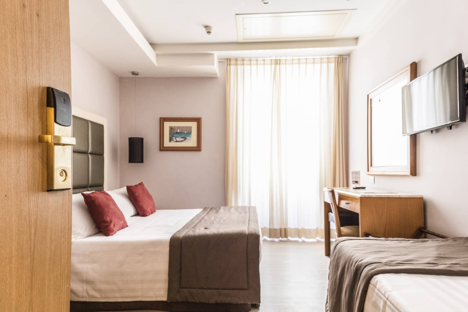 Standard Triple Room Hotel Giolli Nazionale Rome11