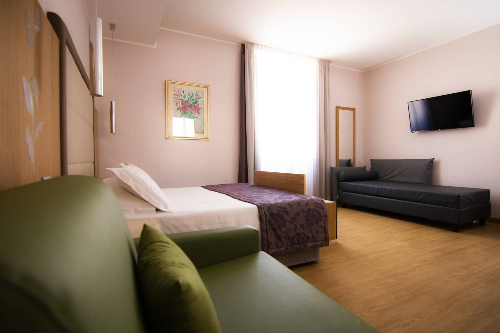 Quadruple Room with View Hotel Giolli Nazionale Rome21