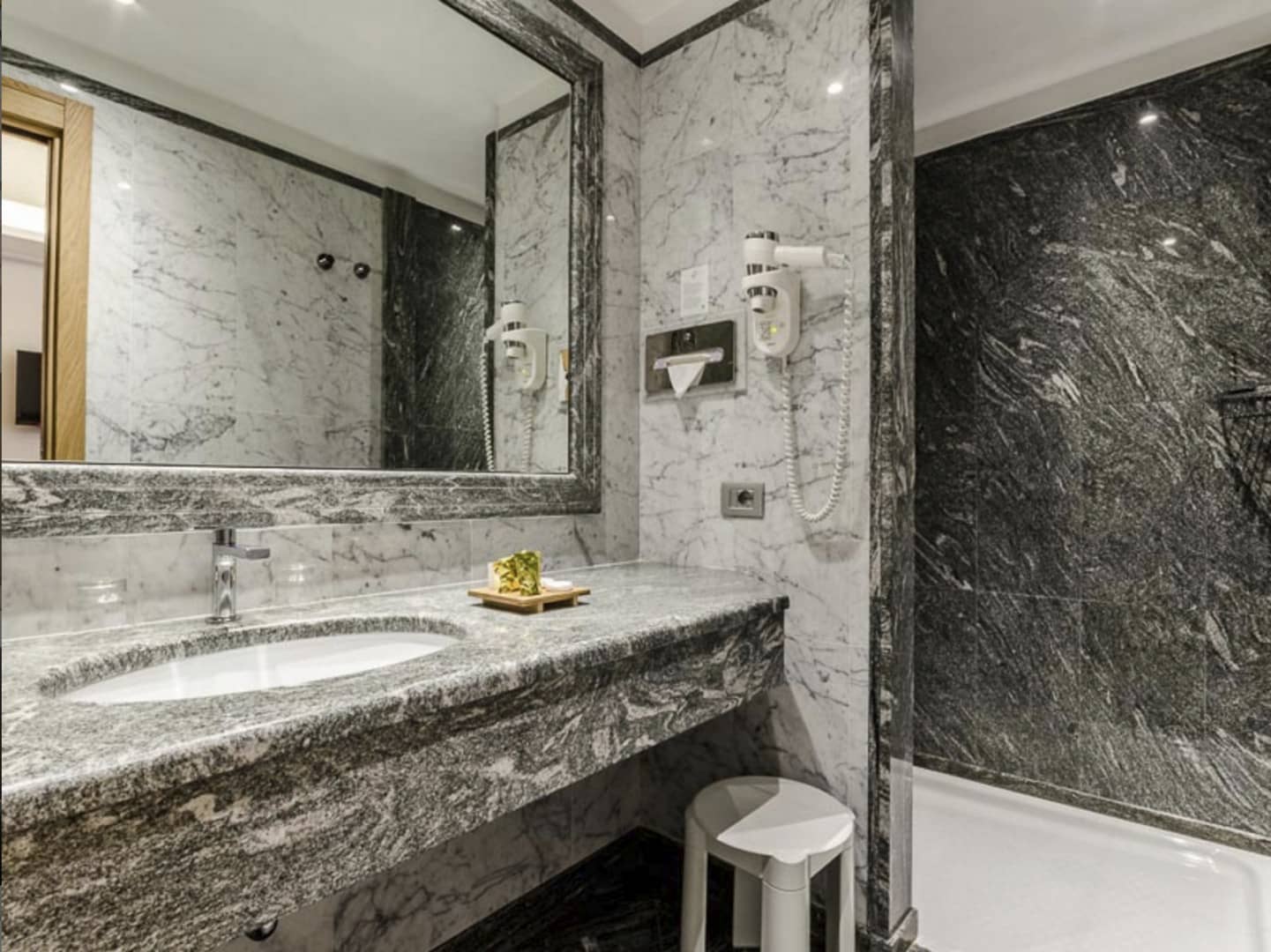 Executive Room with View Hotel Giolli Nazionale Rome7