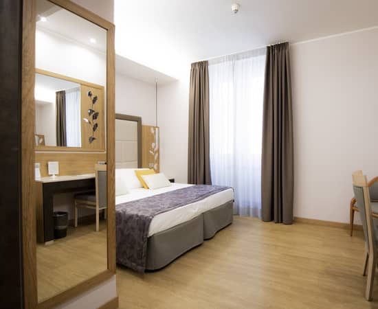 Deluxe Double Room Hotel Giolli Nazionale Rome17