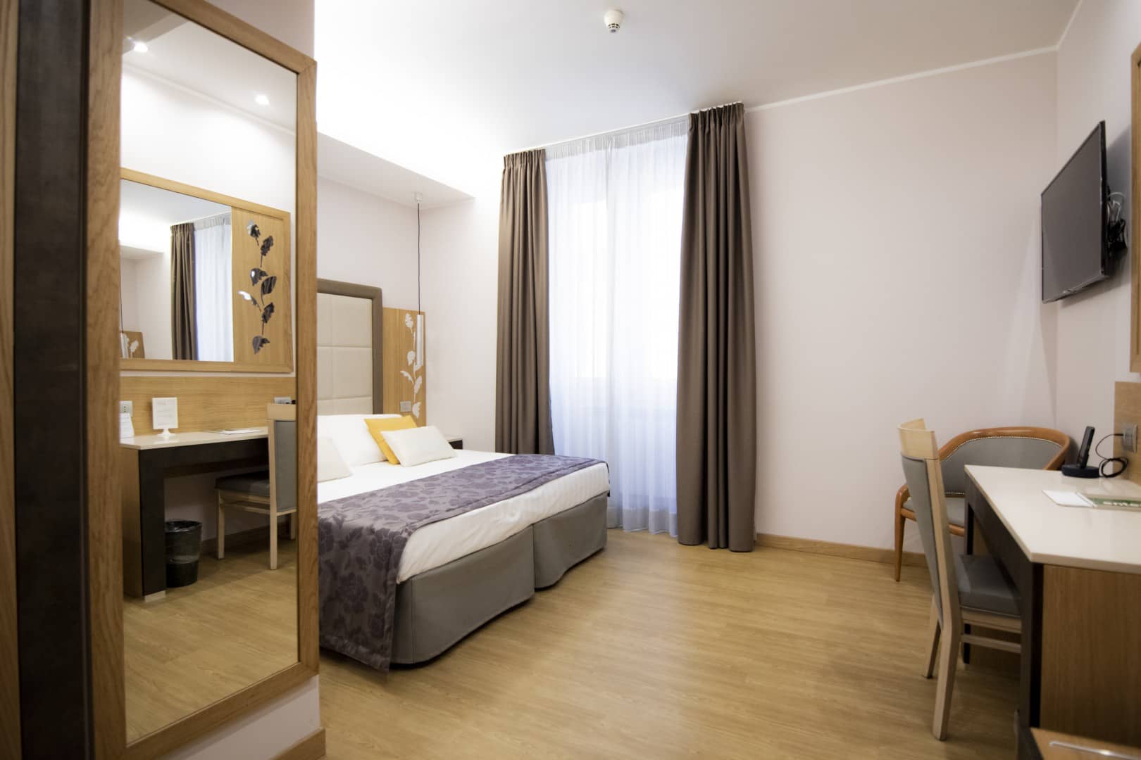 Deluxe Double Room Hotel Giolli Nazionale Rome17