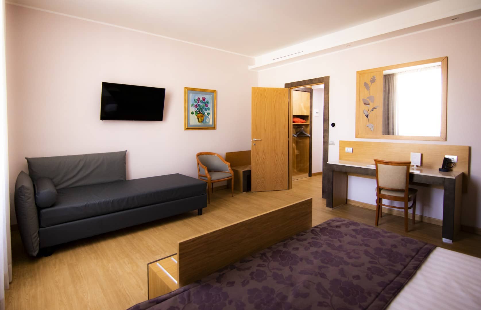 Quadruple Room with View Hotel Giolli Nazionale Rome10