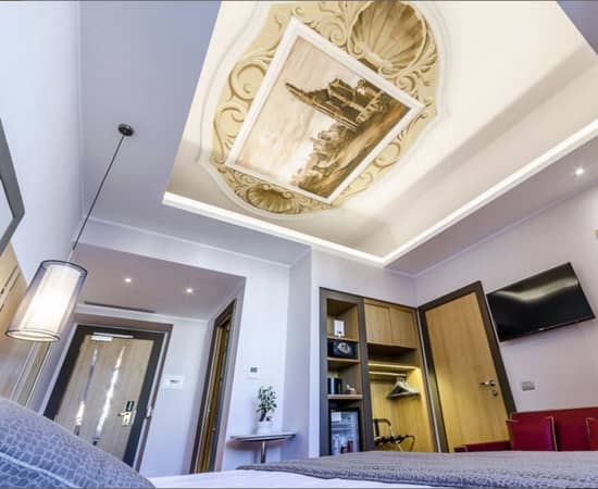 Deluxe Double Room with View Hotel Giolli Nazionale Rome2