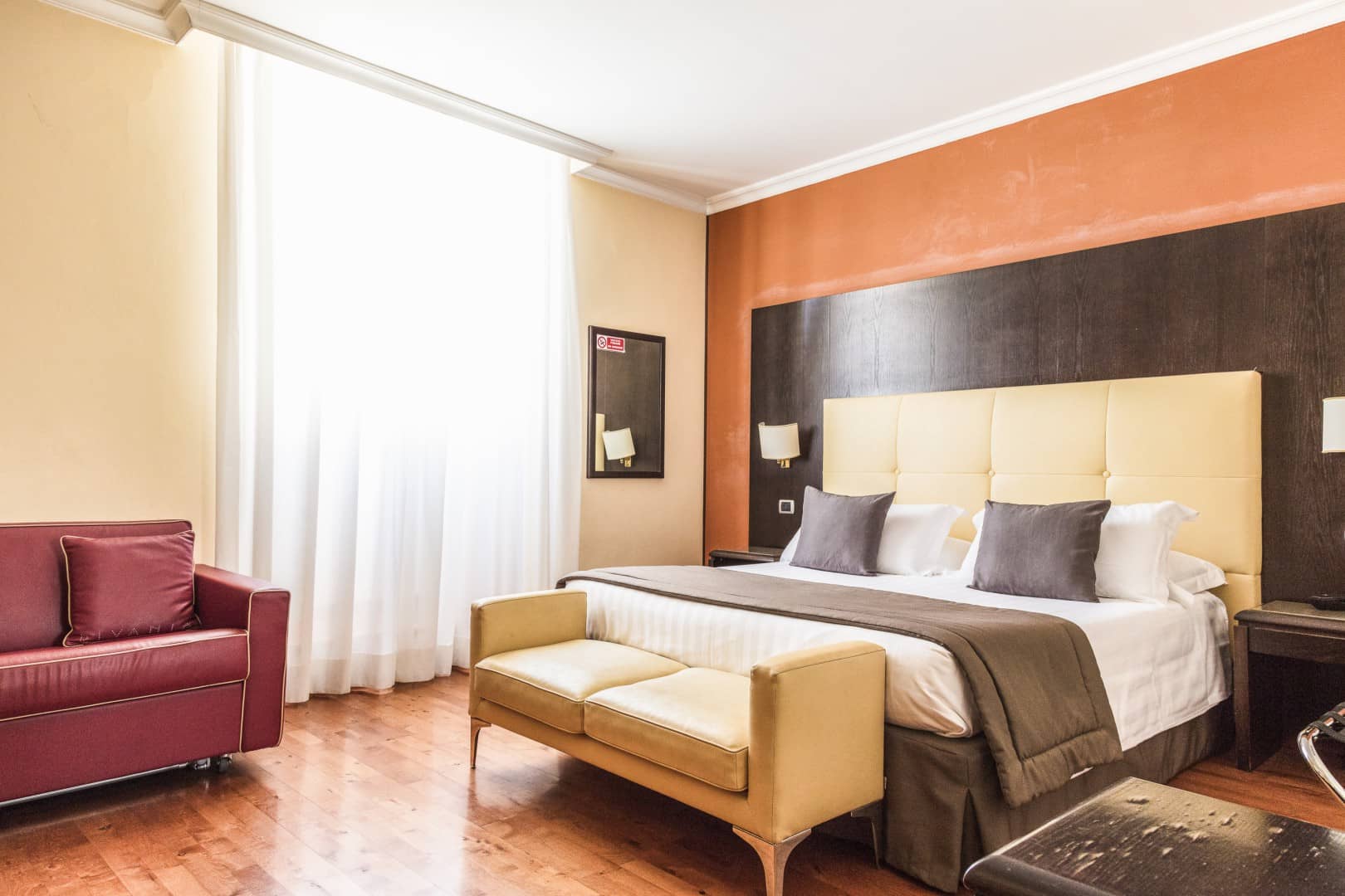 Quadruple Room with View Hotel Giolli Nazionale Rome4