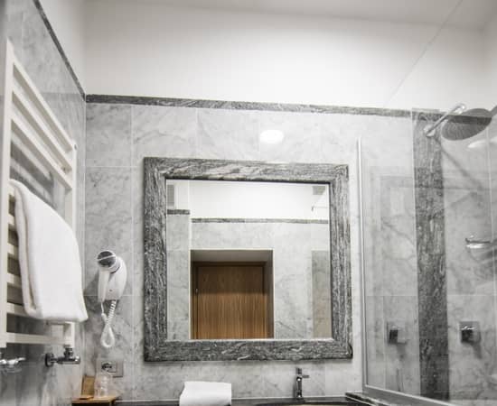 Small Room with French Bed Hotel Giolli Nazionale Rome9