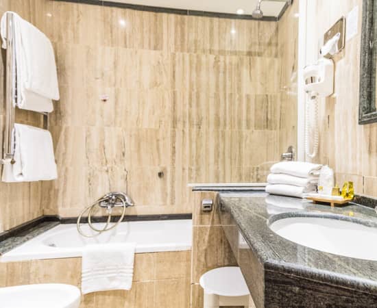 Double Room with View Hotel Giolli Nazionale Rome6