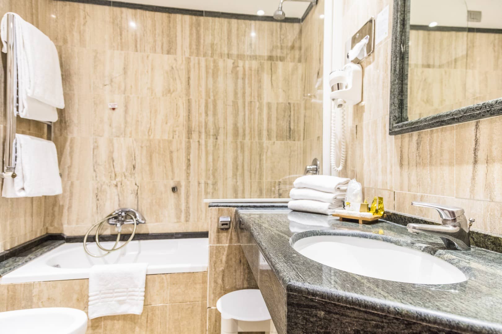 Double Room with View Hotel Giolli Nazionale Rome6