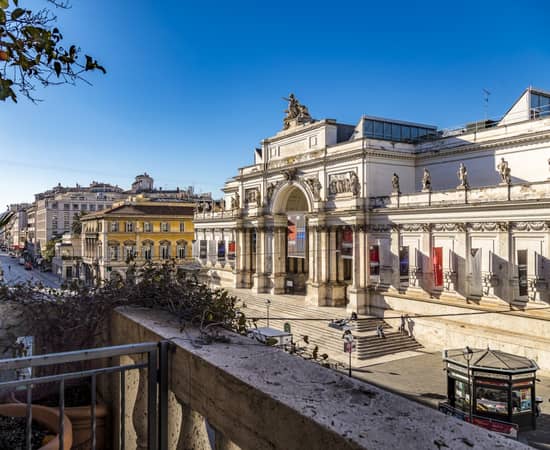 Deluxe Double Room with View Hotel Giolli Nazionale Rome6