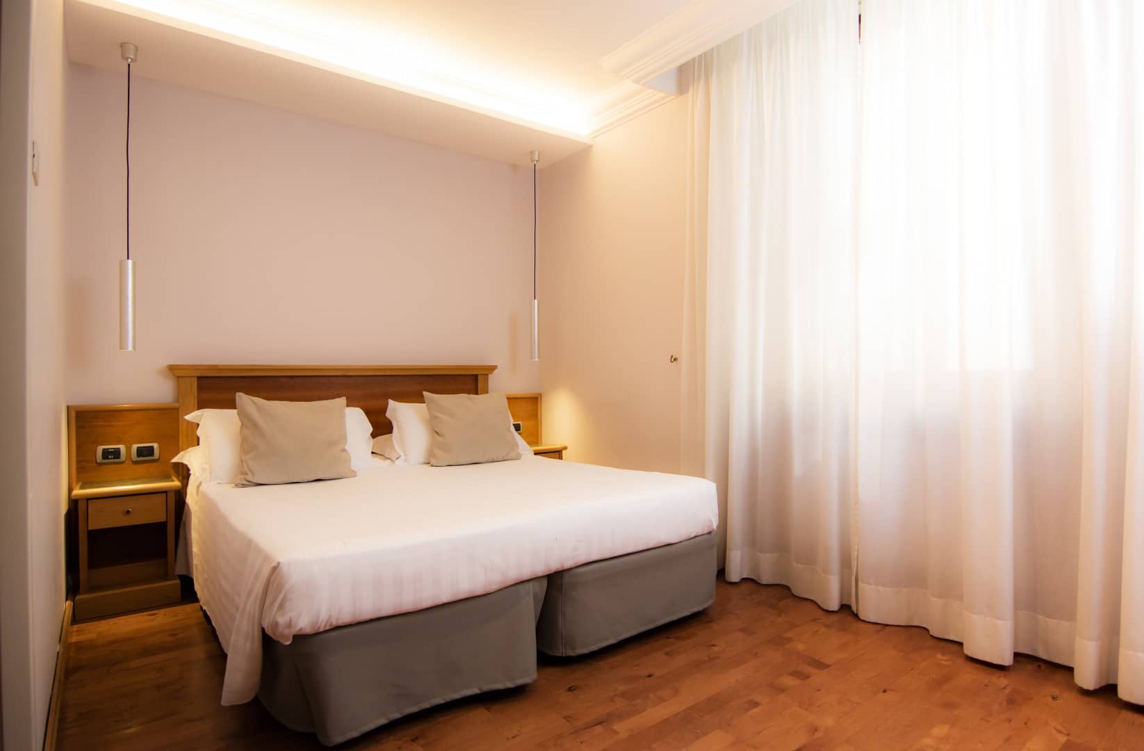 Standard Double Room Hotel Giolli Nazionale Rome1