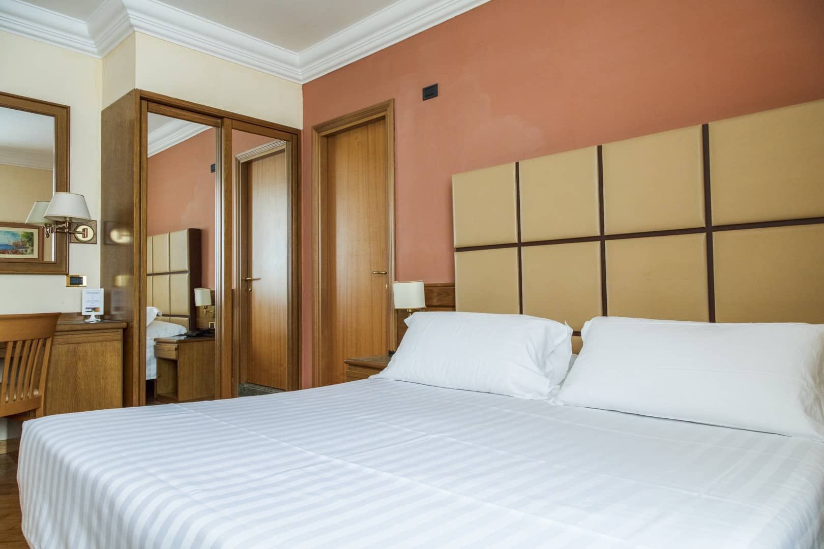 Standard Double Room Hotel Giolli Nazionale Rome23