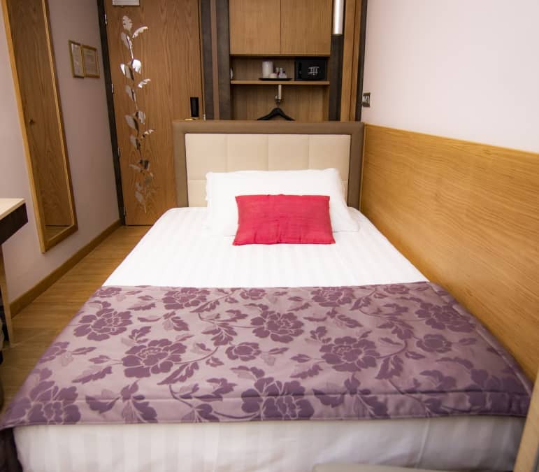 Small Room with French Bed Hotel Giolli Nazionale Rome1