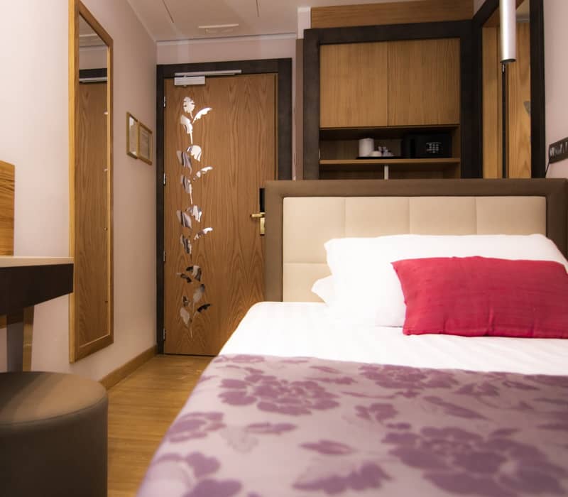 Small Room with French Bed Hotel Giolli Nazionale Rome6