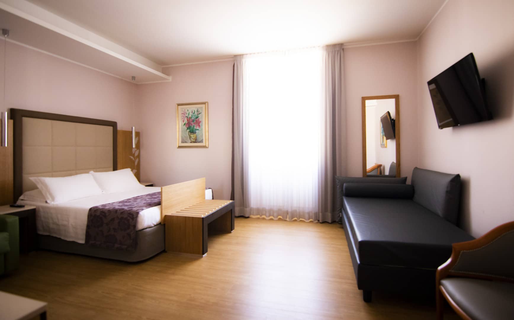 Quadruple Room with View Hotel Giolli Nazionale Rome9