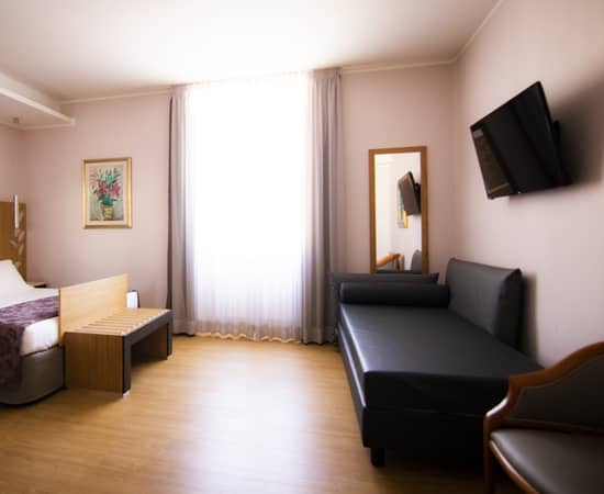 Quadruple Room with View Hotel Giolli Nazionale Rome9